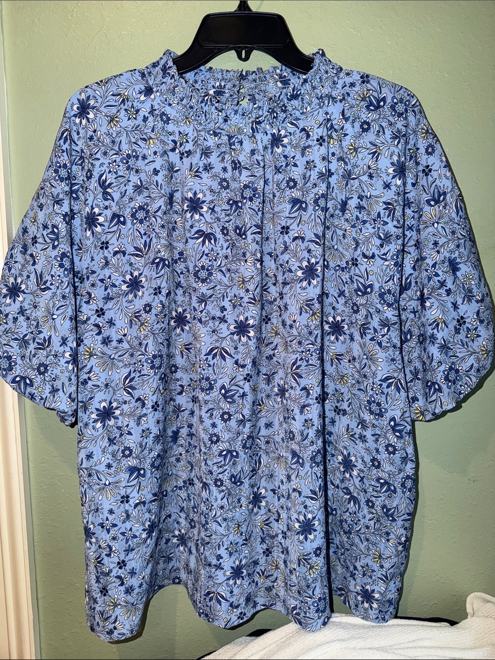 LOFT Light Blue Floral Smocked Top with puff sleeves XXL